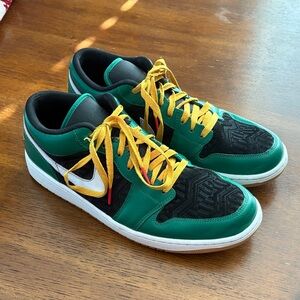 Nike Air Jordon 1 Low SE Men’s Christmas Holiday Edition Sneakers Size 12